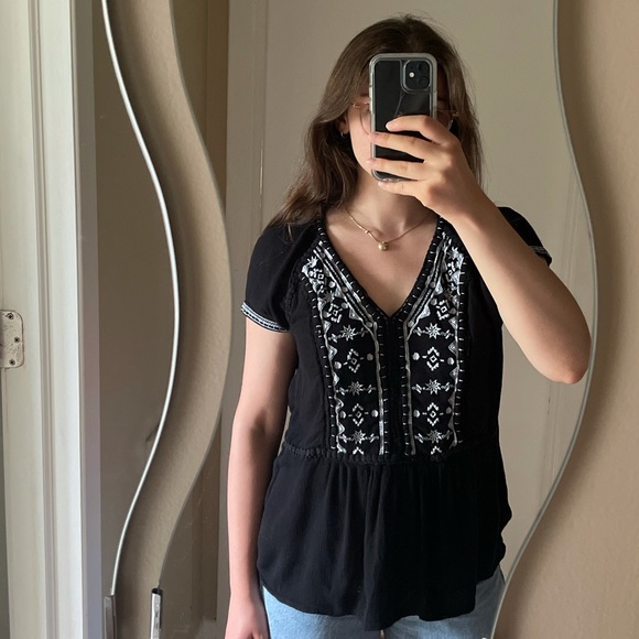 Lord + Taylor black embroidered shirt - Picture 1 of 4